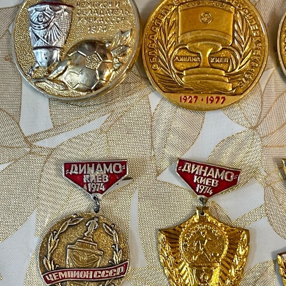 Set Of 28 VTG Soviet-era pins badges related to the Dynamo Kyiv football club - Picture 3 of 6